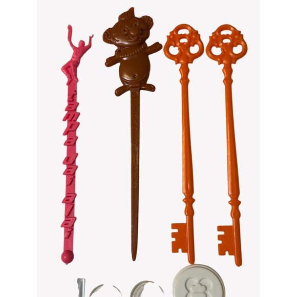 Vintage Lot of 35 Swizzle Sticks Braniff Playboy Tampa Jai Alai Skeleton Keys - Picture 5 of 12